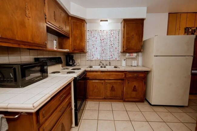 Photo - 165 E White Mountain Blvd