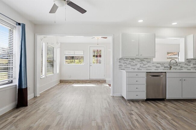 Photo - 128 Skyview Terrace