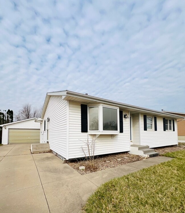 Photo - 3 Bedroom Home w/ Garage in Marion, IA