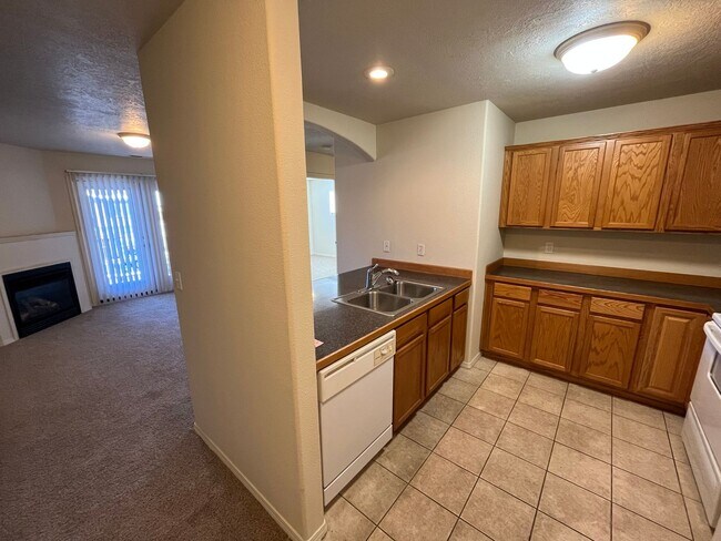 Photo - 2 Bed/1 Bath in 55+ Independent Living Com... Apartamento Unidad 285