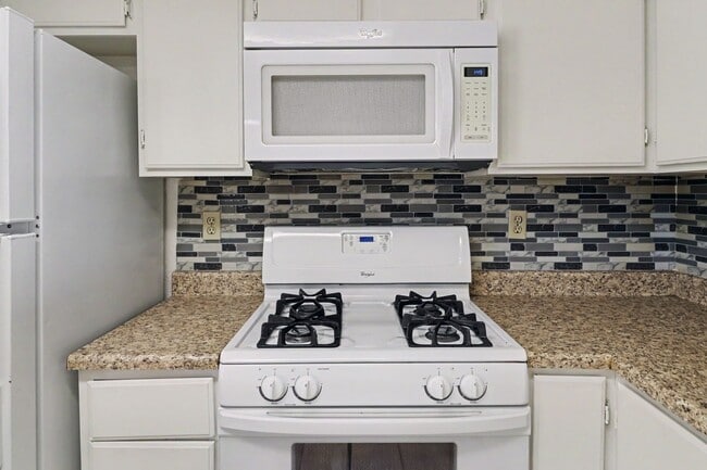 Photo - Henderson!!! 4 Bedrooms!! Single Story!! 2 car garage!! Big Back Yard!!! No HOA!! All Appliances!!