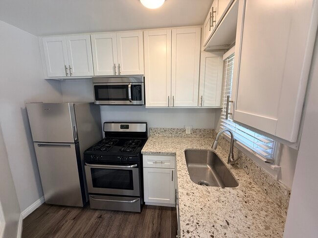 Photo - 1813 W Victory Blvd Unit B