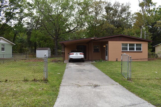 Photo - 2526 Red Robin Dr W House