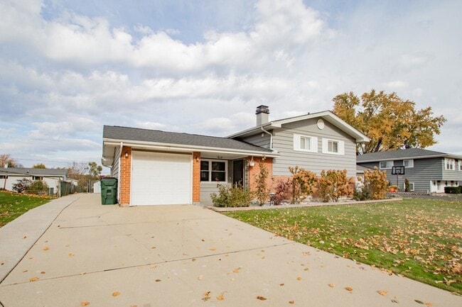 Photo - 720 Durham Ln