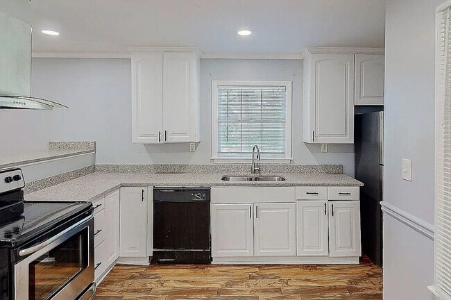 Photo - 1769 Timothy Dr SW