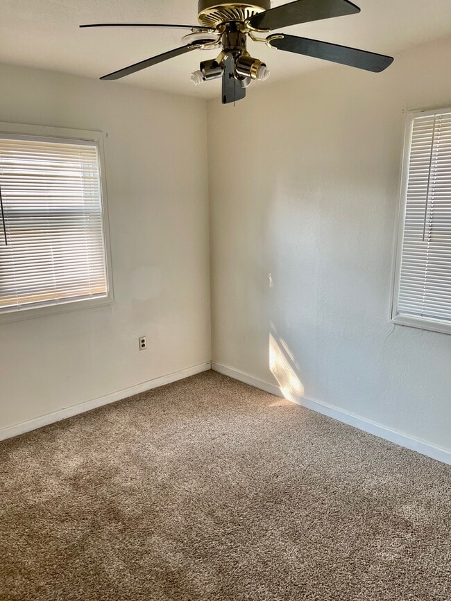 Photo - 2704 8th Ave N