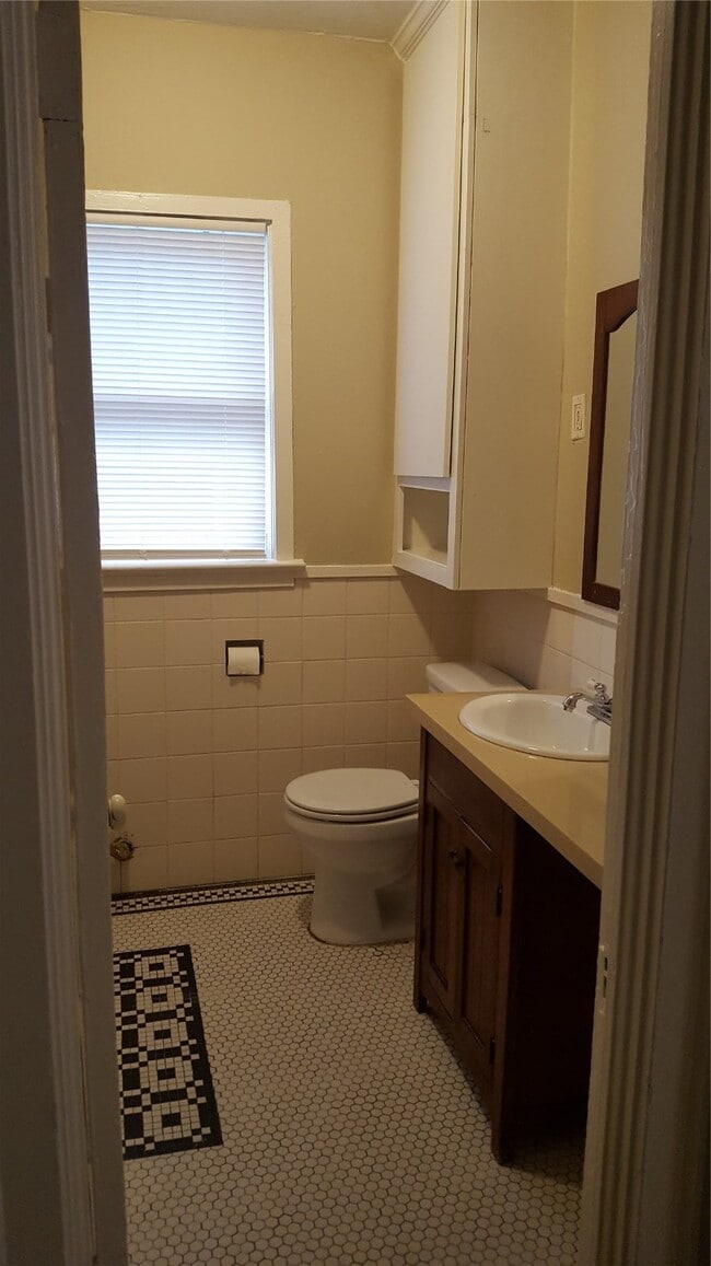 Photo - 5011 Lindsay St