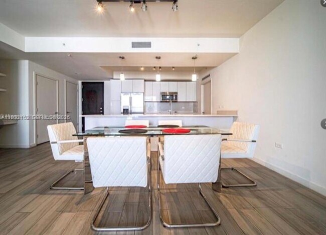 Building Photo - 999 SW 1st Ave Unit 999 SW 1st Ave # 2105