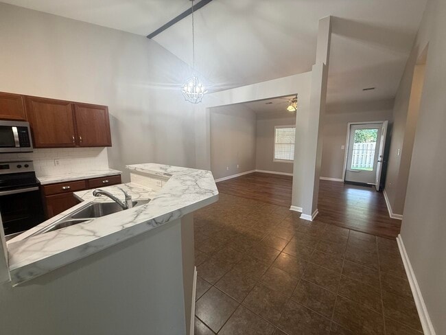 Photo - 858 Melanie Ln