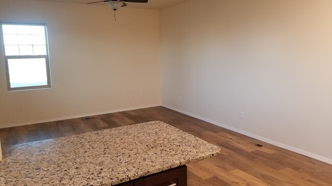 Photo - 1412 W Lakeside Dr