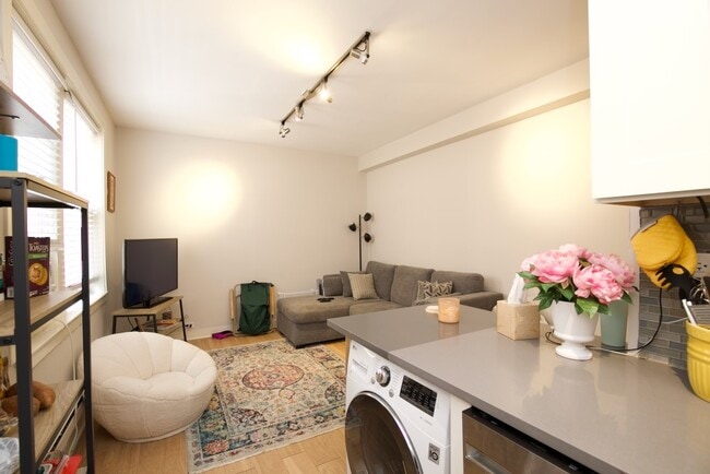 Photo - 511 W Belmont Ave Unit 53