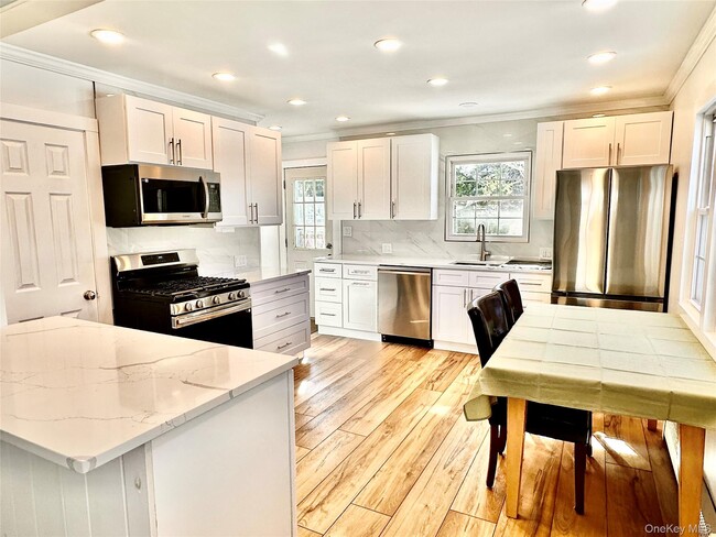 Photo - 16 Osceola Ln