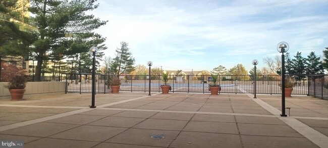 Photo - 3705 S George Mason Dr Unit 1708S