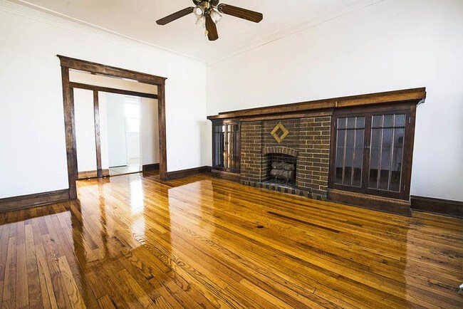 Photo - 7400 S Rhodes Ave