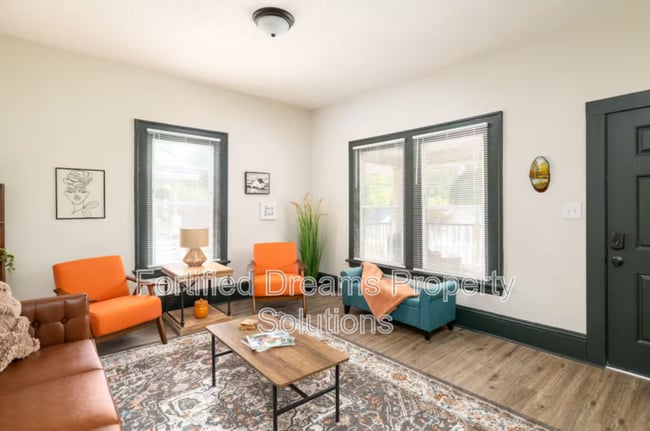 Photo - 720 S Broad St