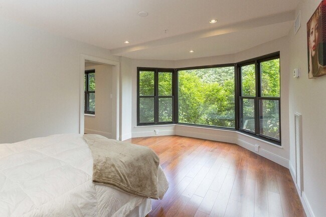 Photo - 16 Harcourt St Unit 2P
