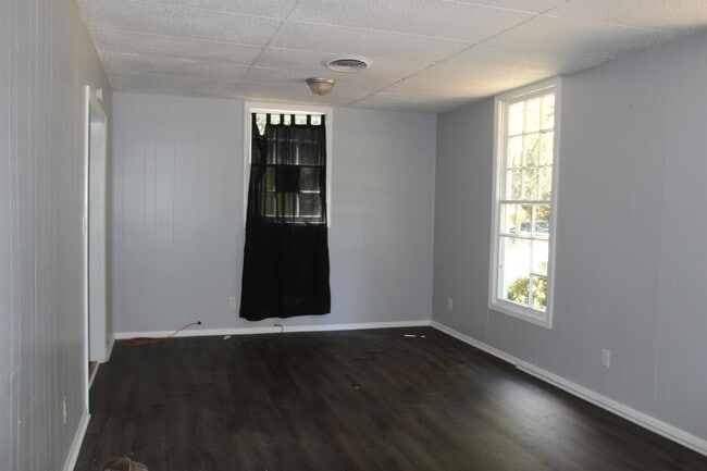Photo - 308 Forrestal Ln