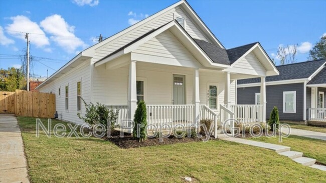 Photo - 1072 Bruce St