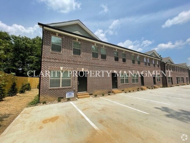 Building Photo - Two bedroom Townhome!
