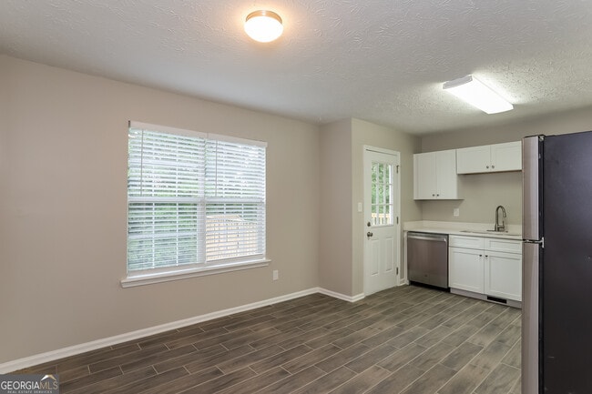 Photo - 382 Pleasant Way