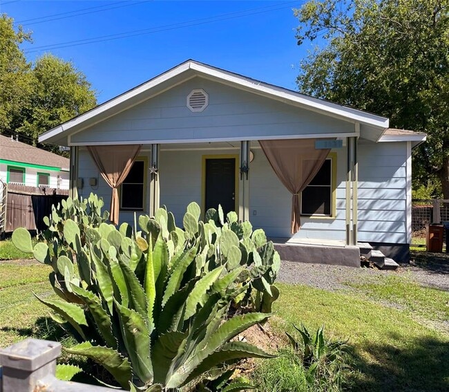 Building Photo - 1131 Ebert Ave