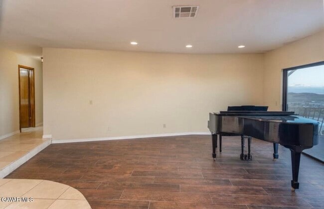 Photo - 1055 Lakeview Dr