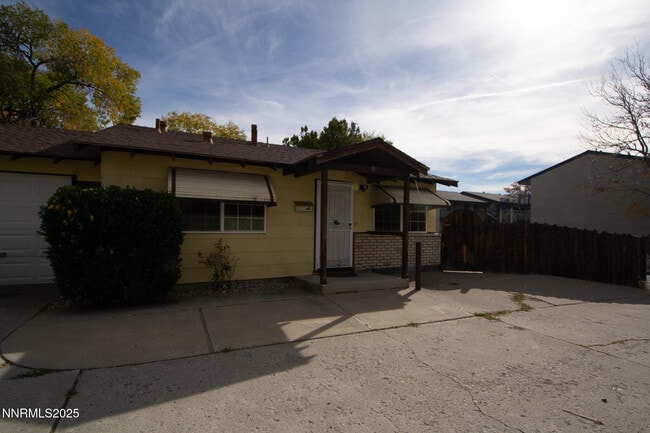 Building Photo - 1325 Carlin St