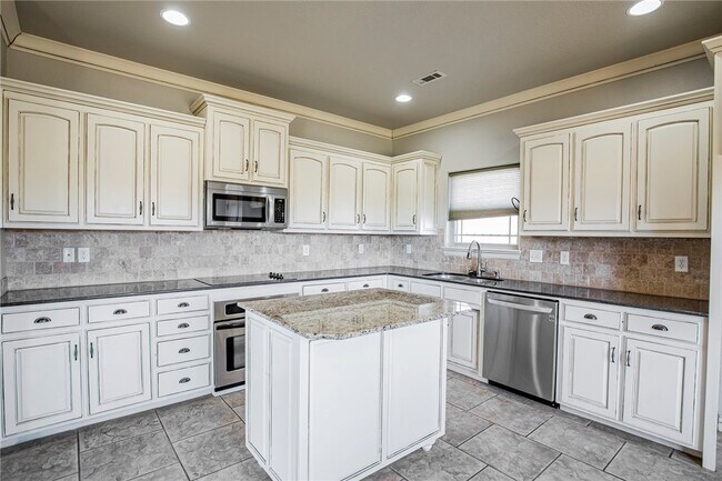 Photo - 2715 Vanike Dr
