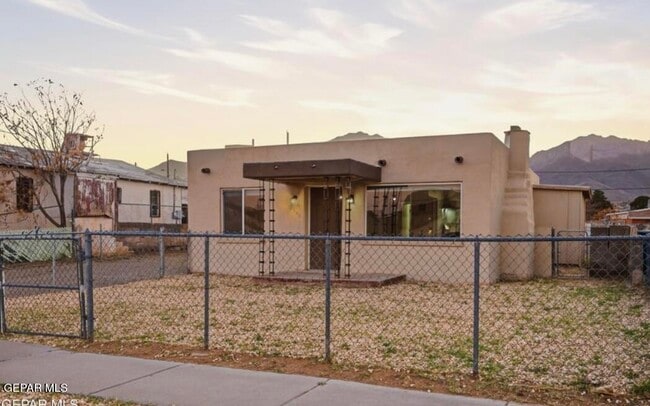 Building Photo - 8929 Robert Dr