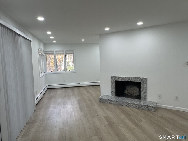 Photo - 4 Earls Ct Unit C