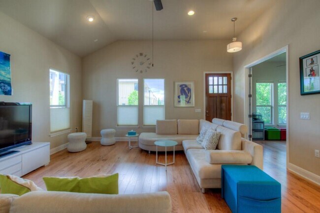 Photo - 4524 Ruiz St