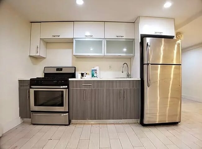 Building Photo - 98 Harman St Unit 1