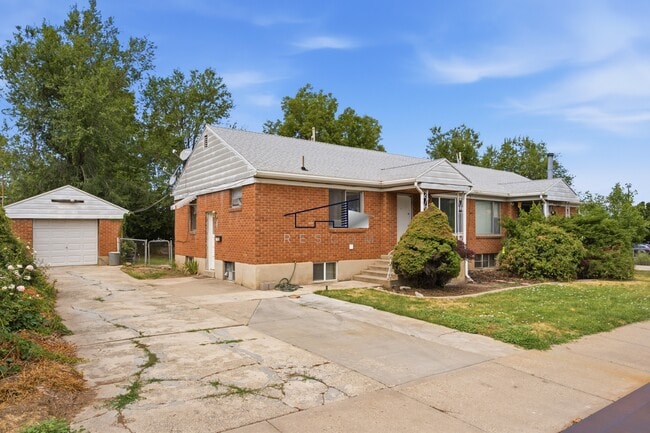 Building Photo - 3729 Quincy Ave Unit B