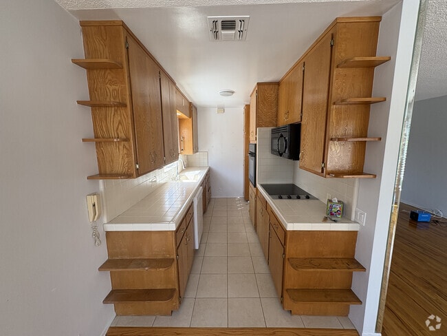 Building Photo - 1128 21st St Unit A Rental