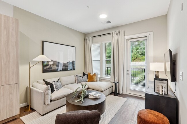 1BR, 1BA - 744SF - Living Room