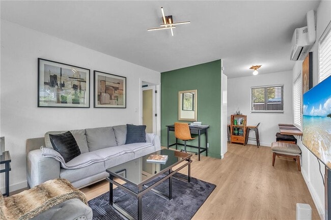 Photo - 754 NE 40th St Unit B