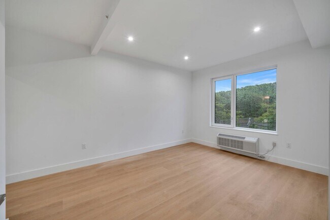 Photo - 3309 Liberty Ave Unit 406