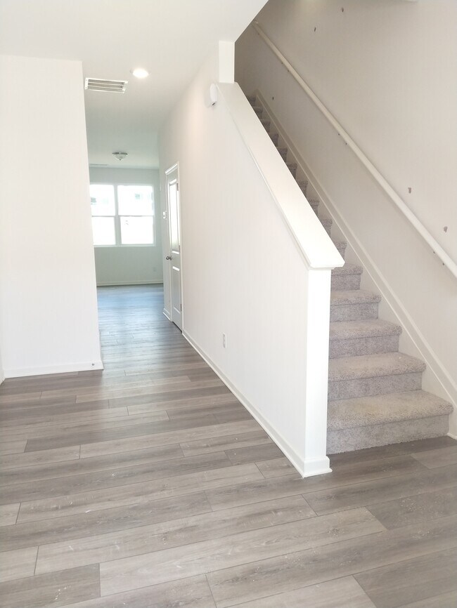 Photo - 306 Penn Sta Wy