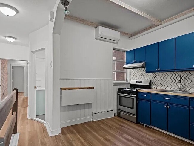 Building Photo - 1544 McKean St Unit 2