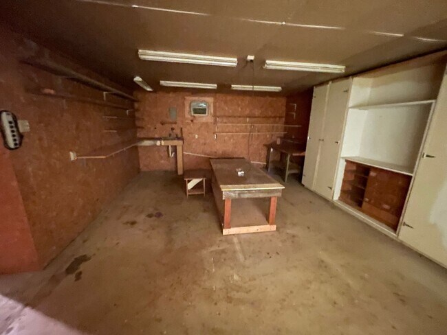 Photo - Spacious 3 bedroom, 2 bath