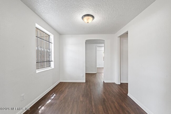 Photo - 1424 W 9th St