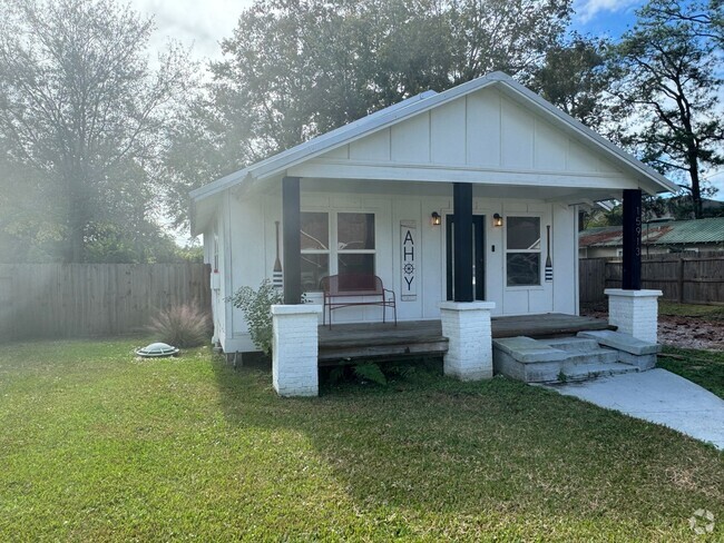 Building Photo - Coastal Retreat Near Keesler AFB – 2 Bed, ... Rental