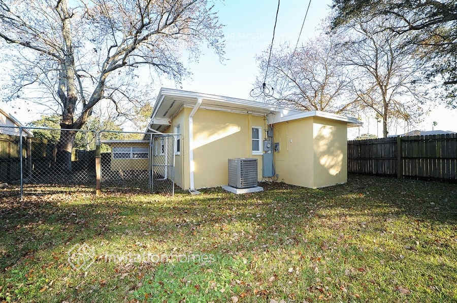 Photo - 1868 East Dr