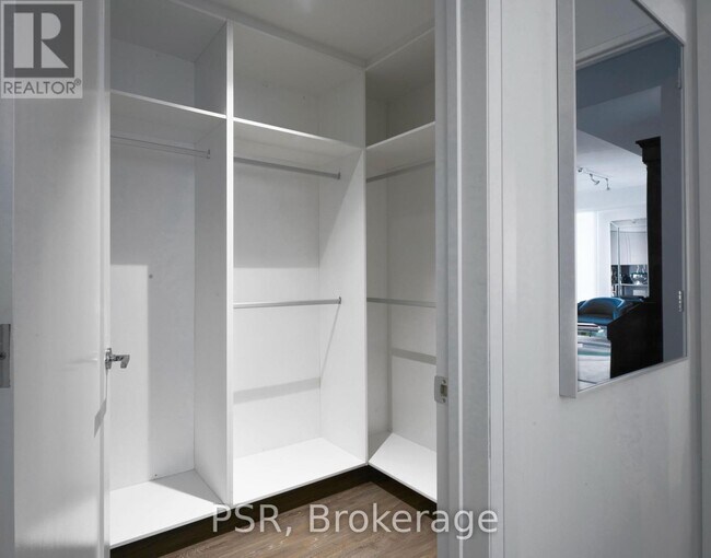 Photo - 71 Redpath Ave Unité 402