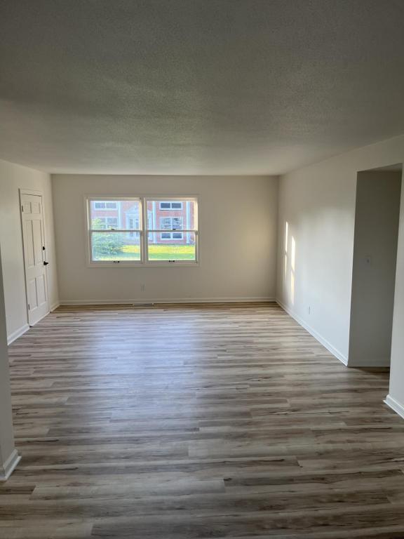 Photo - 103 N Russell St