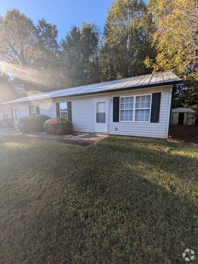 Building Photo - 2BD/1BA Home in Conover