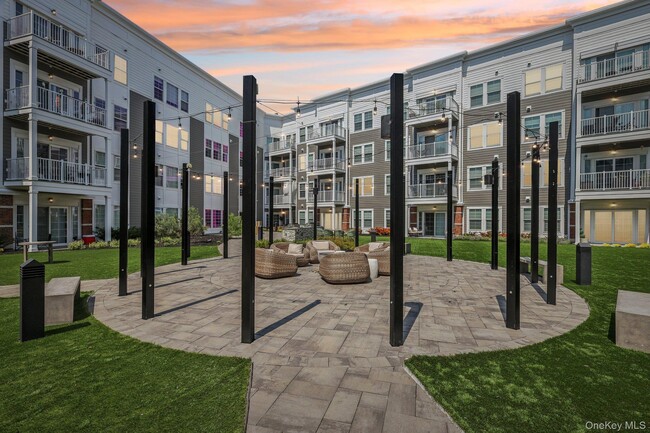 Building Photo - 75 E Hoffman Ave Unit 1036