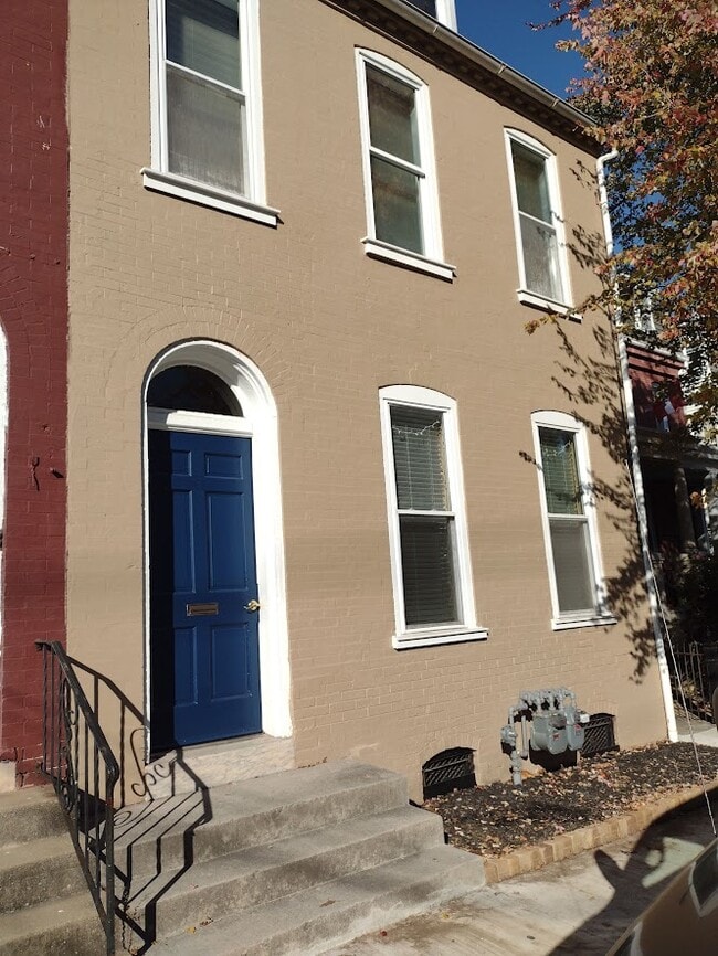 Building Photo - 441 W Lemon St Unit 2nd floor