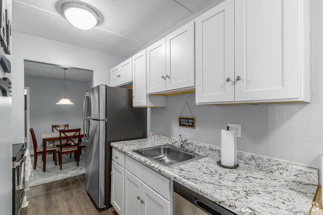 2BR, 2BA - 900SF - Kitchen
