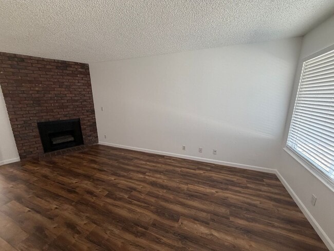 Photo - 3320-3326 Meadow Way Unidad 3326 Meadow Way